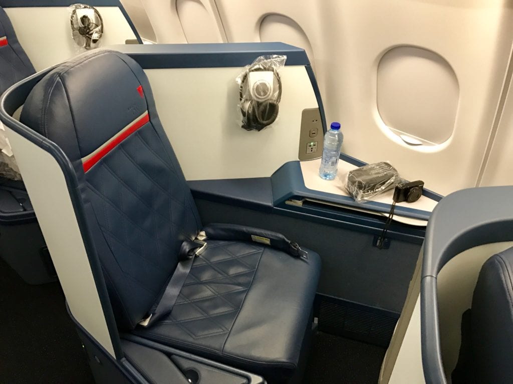 delta 767 business class seat