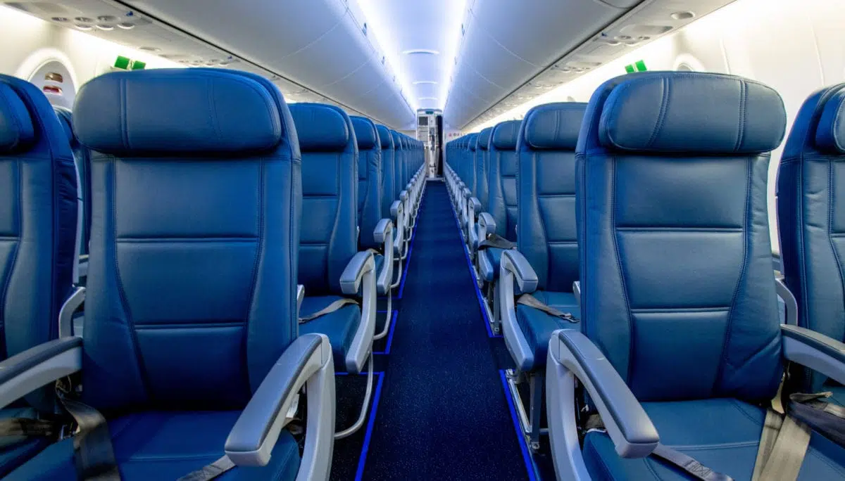 Delta middle seat