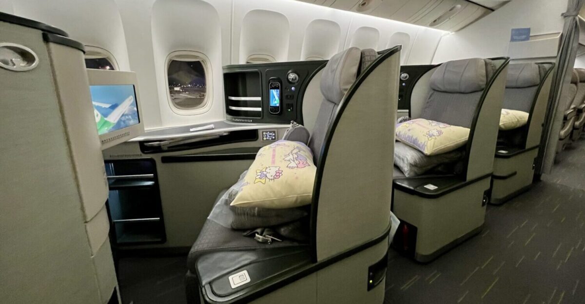 A Royal Flight: EVA Air Business Class Review, 777 Chicago to Taipei