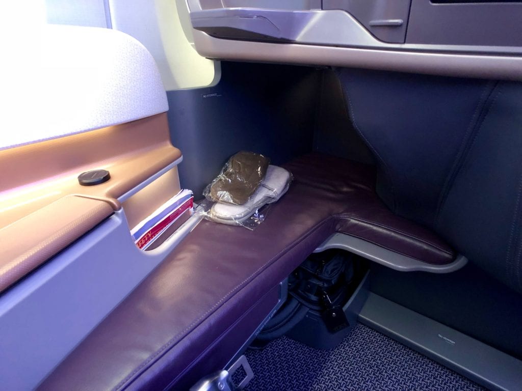 singapore airlines business class foot well