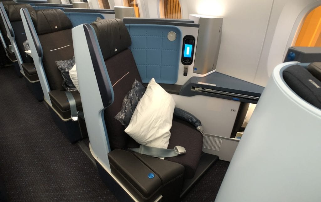 What's it Like to Fly KLM Business Class on the 787 Dreamliner?