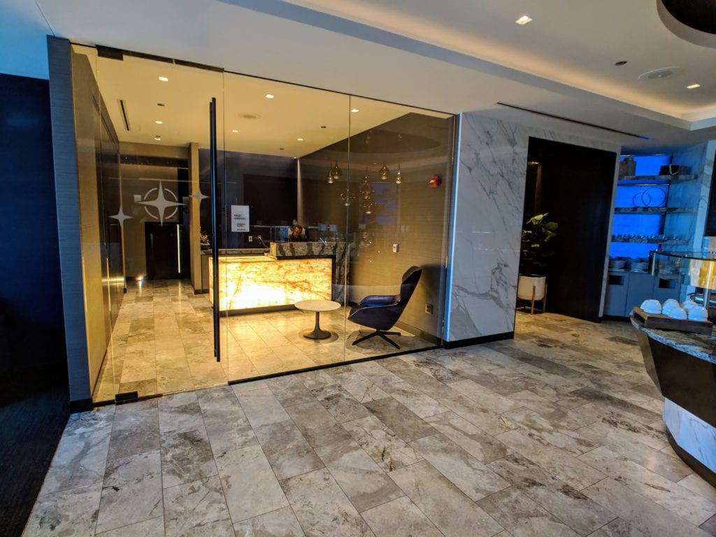 united polaris lounge ord