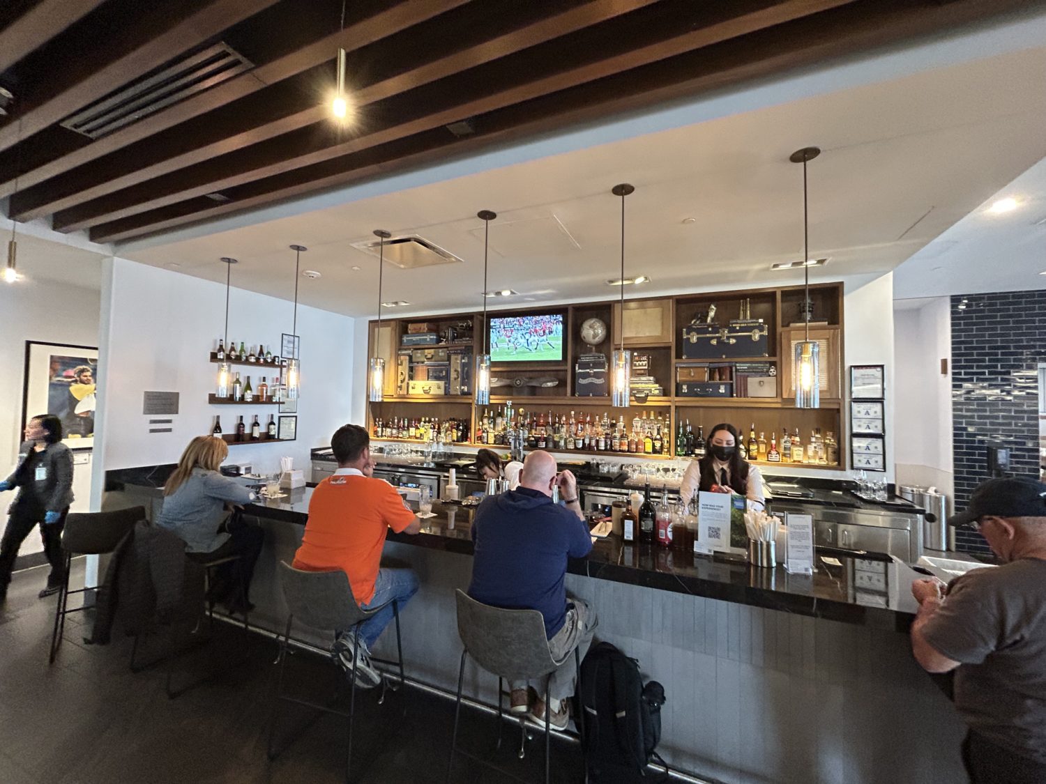 LAS Centurion Lounge bar