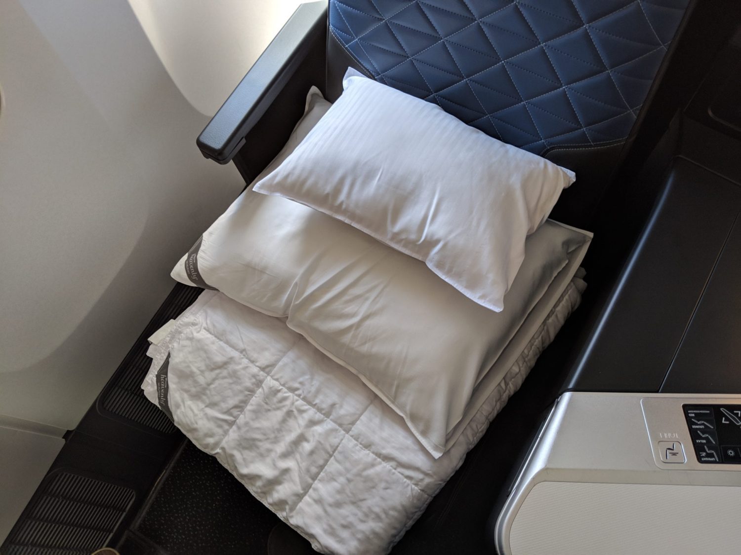 Delta One Suites Review bedding