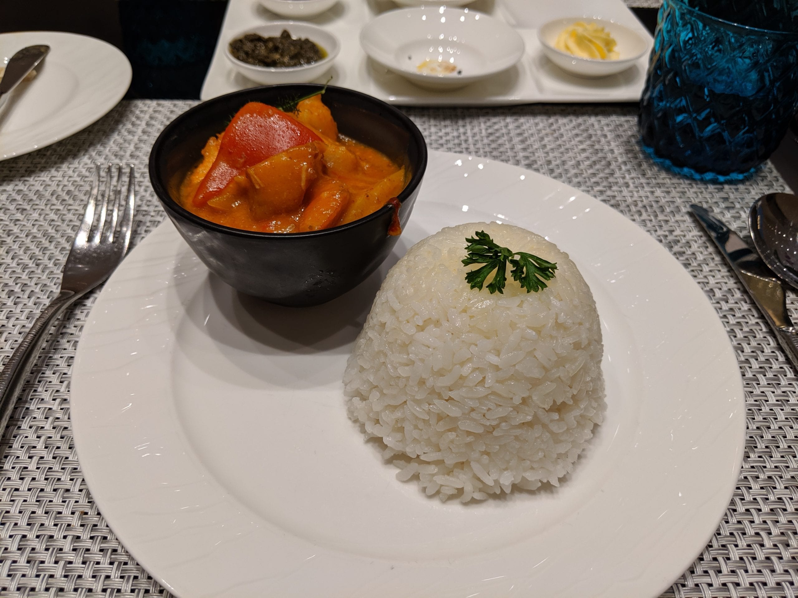 qatar airways red curry al safwa