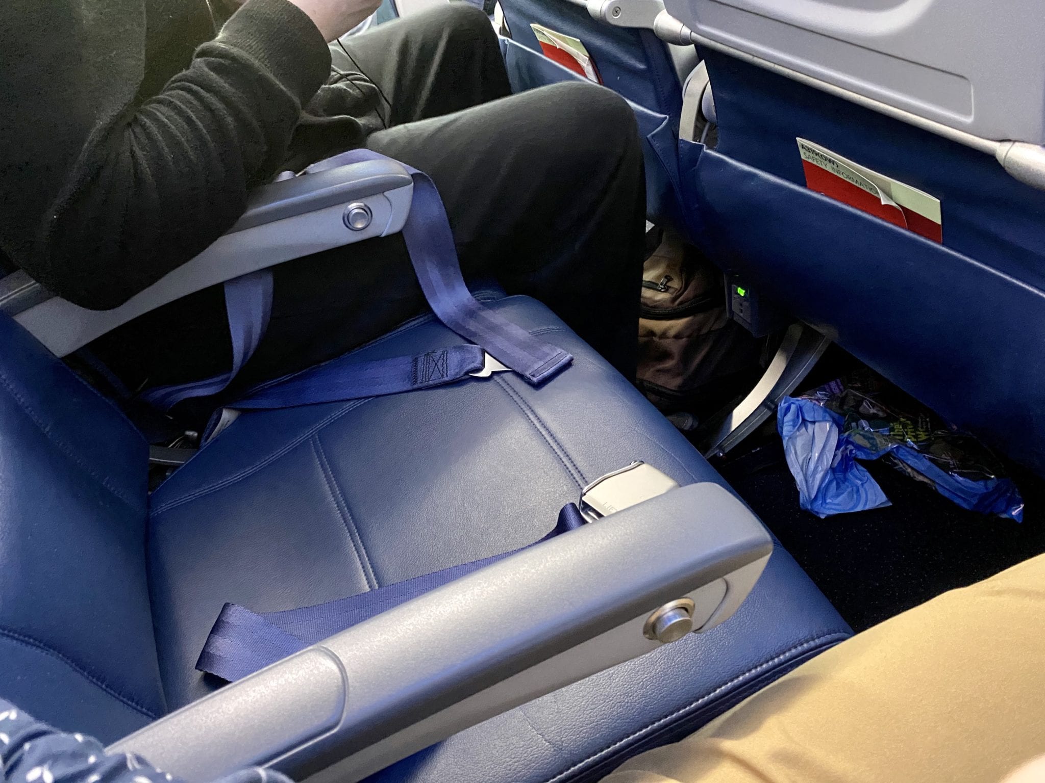 Which U.S. Airlines Block Middle Seats? A Complete Guide