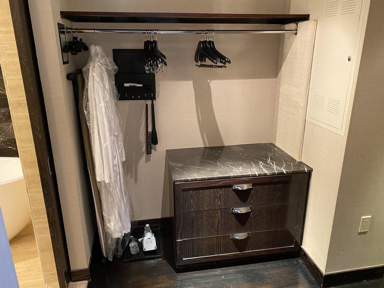 waldorf astoria las vegas closet