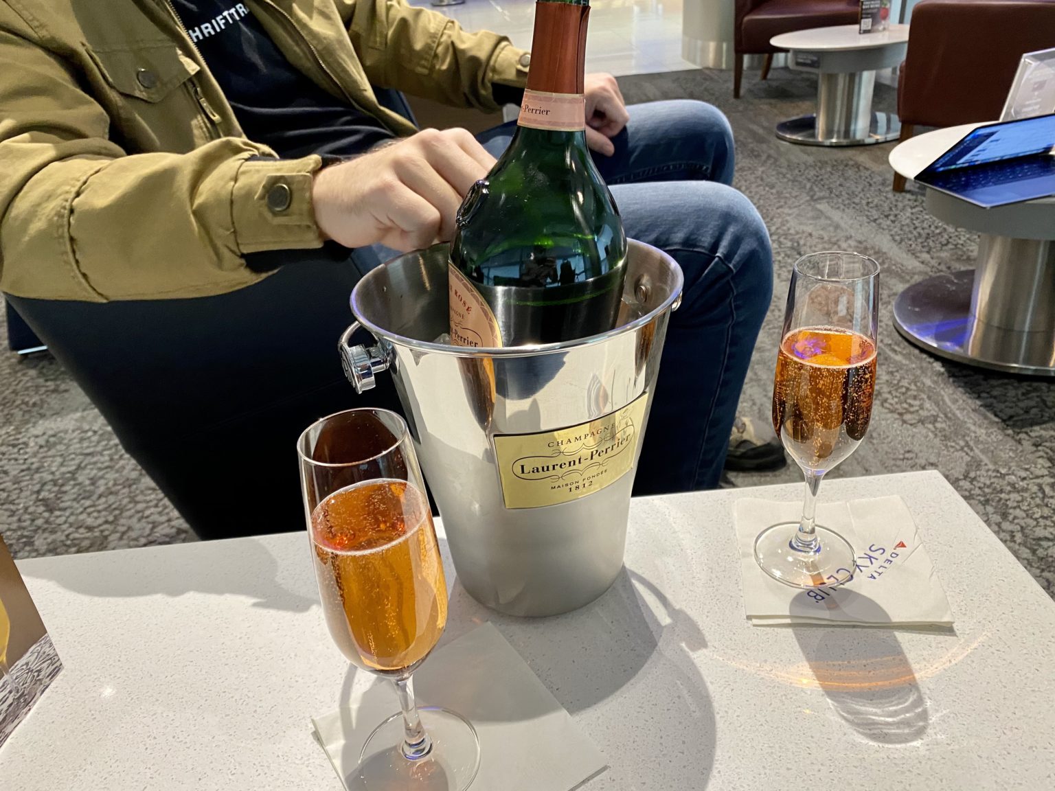 Delta Sky Club Access: How to Get into the Lounge in 2024