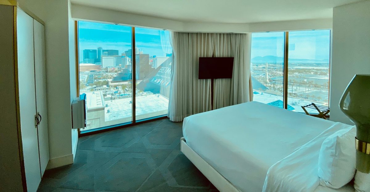 Las Vegas visitors pay too much for hotel rooms because big