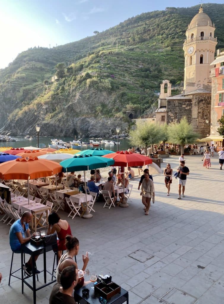 outdoor restaurant Vernazza