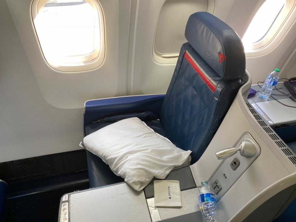 delta business class seat 767-300