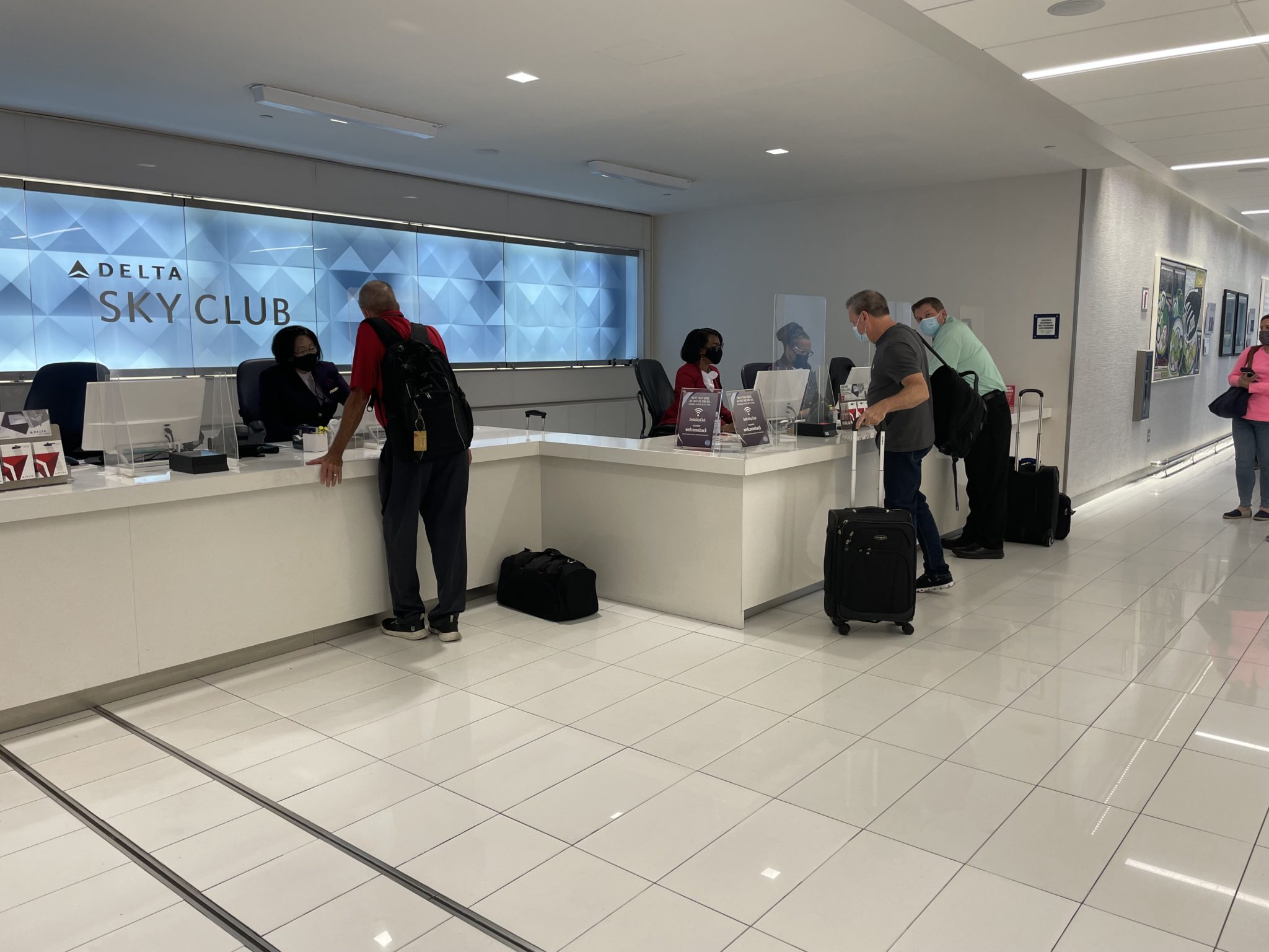 Lounge Review Inside the Flagship Atlanta Delta Sky Club