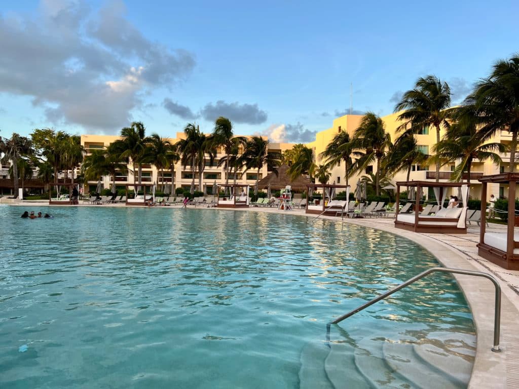 hyatt ziva riviera cancún pool