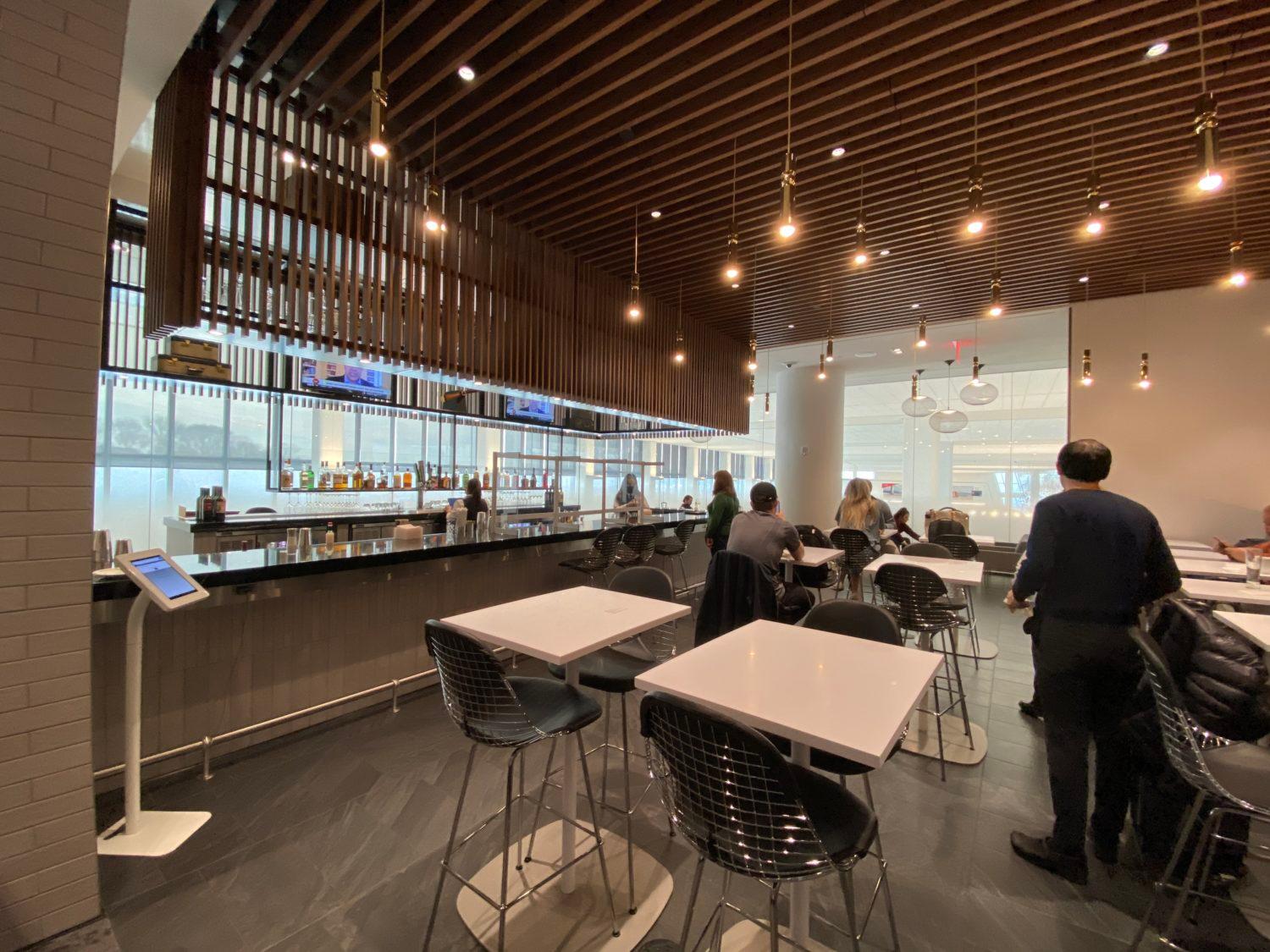 lga centurion lounge bar