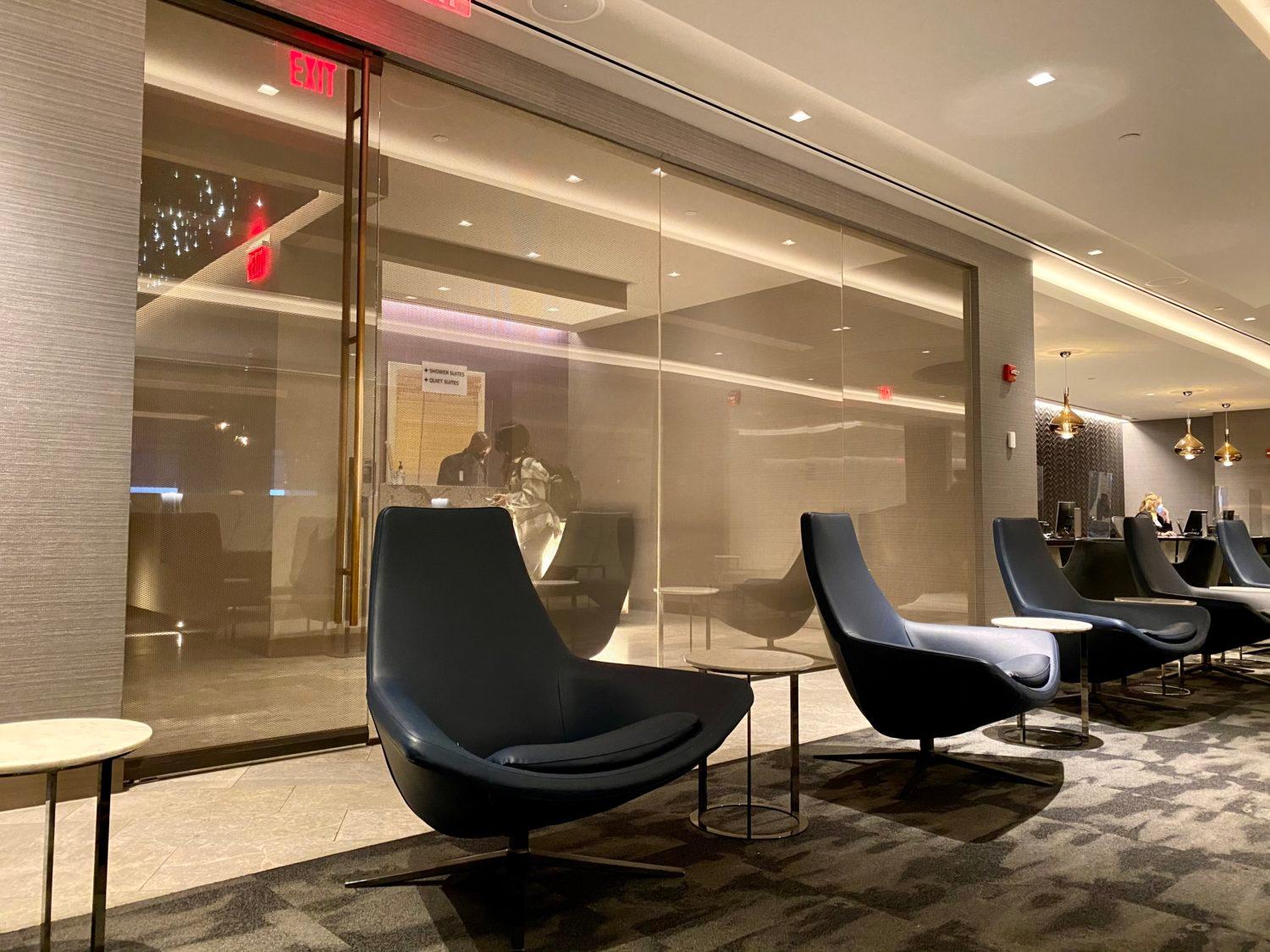 entrance for amenities at the united polaris lounge newark