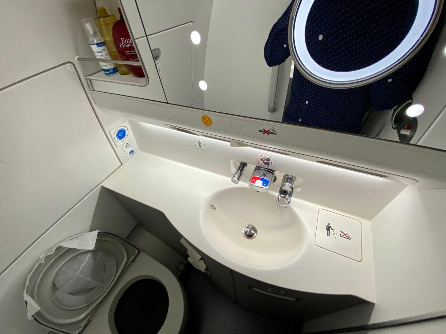 air france lavatory