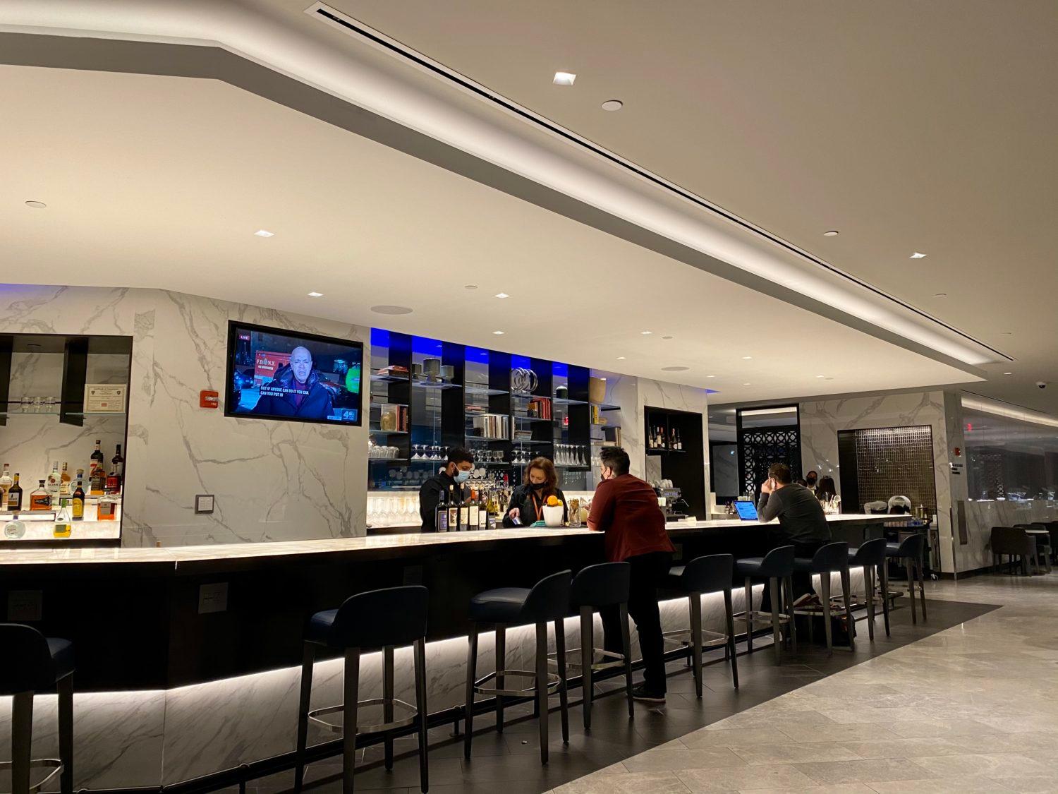 united polaris lounge newark bar