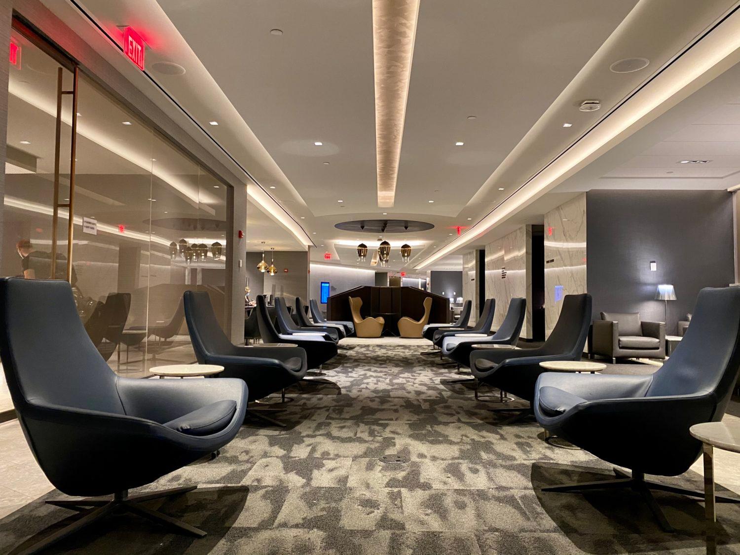 Review: United Polaris Lounge Newark (EWR) | Thrifty Traveler