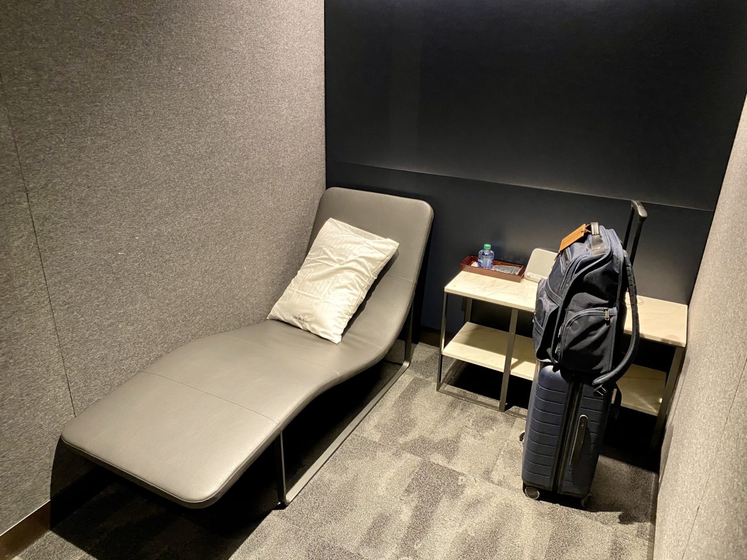 quiet room at united polaris lounge newark  Beautiful But Busy: United Polaris Lounge Chicago-O&#039;Hare (ORD) Review – Thrifty Traveler &#8211; Thrifty Traveler united polaris lounge newark quiet room scaled