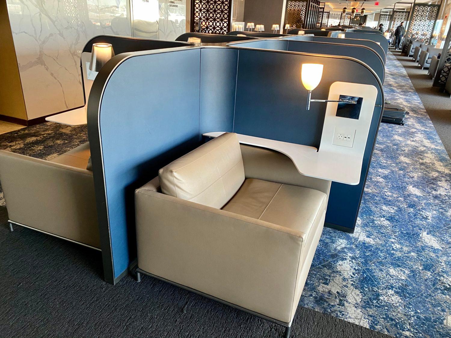 united polaris lounge newark work pod