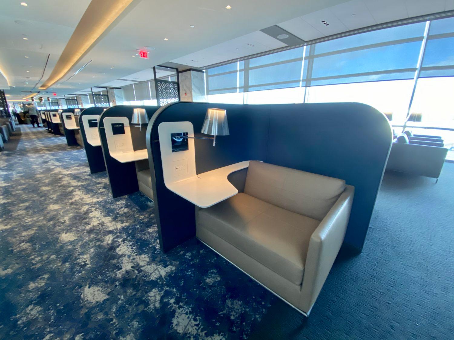 Review: United Polaris Lounge Newark (EWR) | Thrifty Traveler