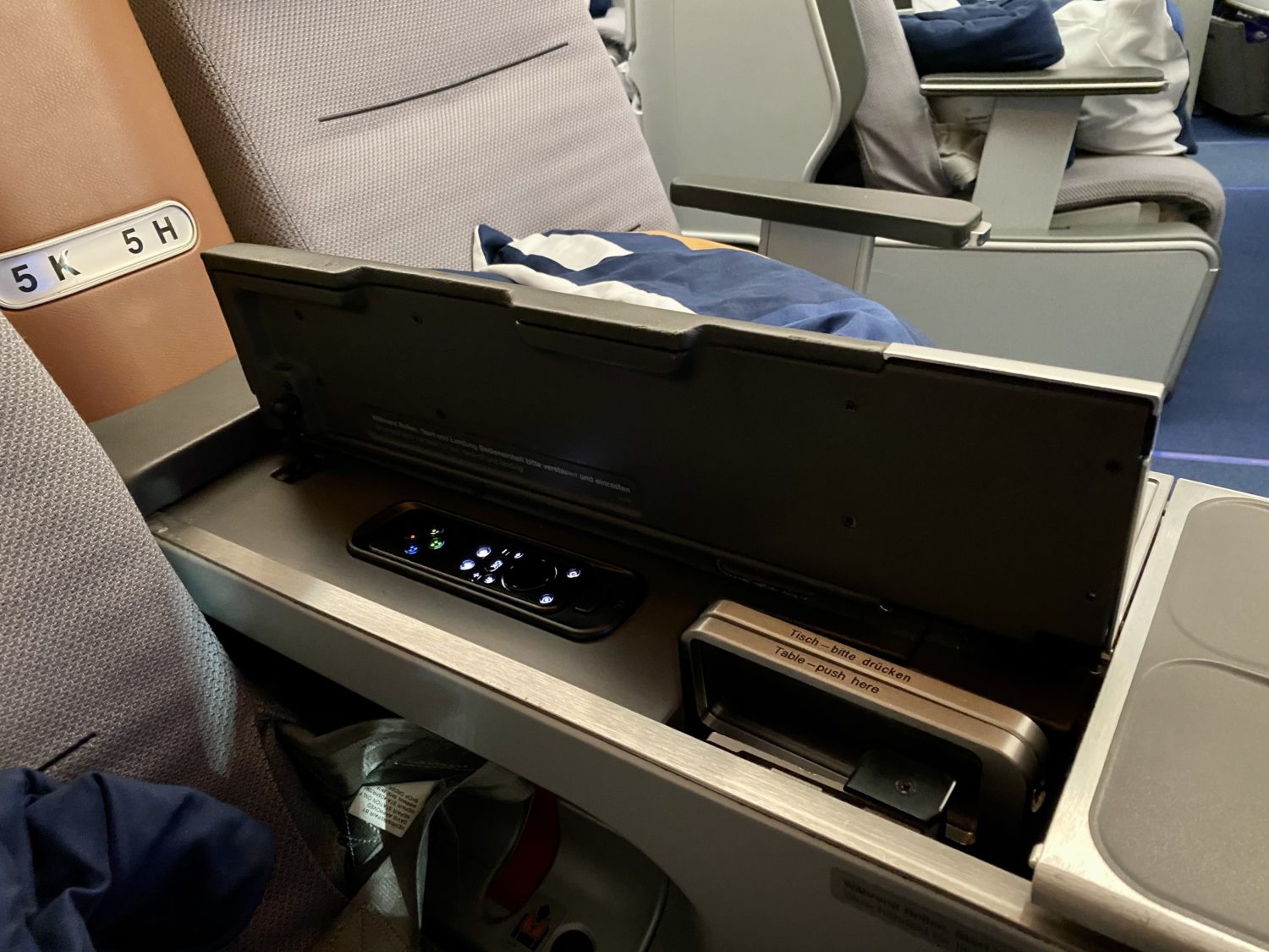 lufthansa business class tray table