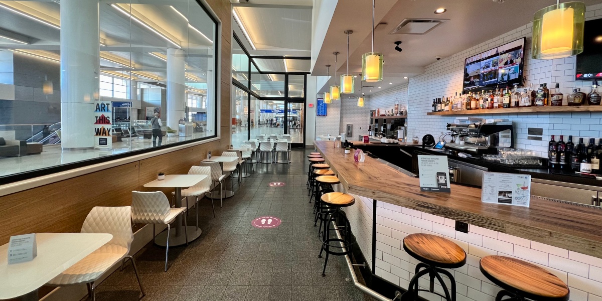 Tiny But Pretty: Escape Lounge in Phoenix Terminal 3 Review