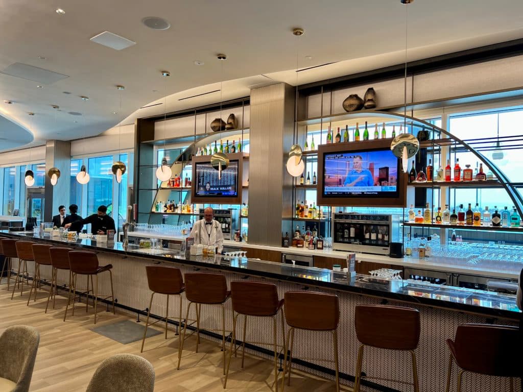 delta sky club los Angeles bar