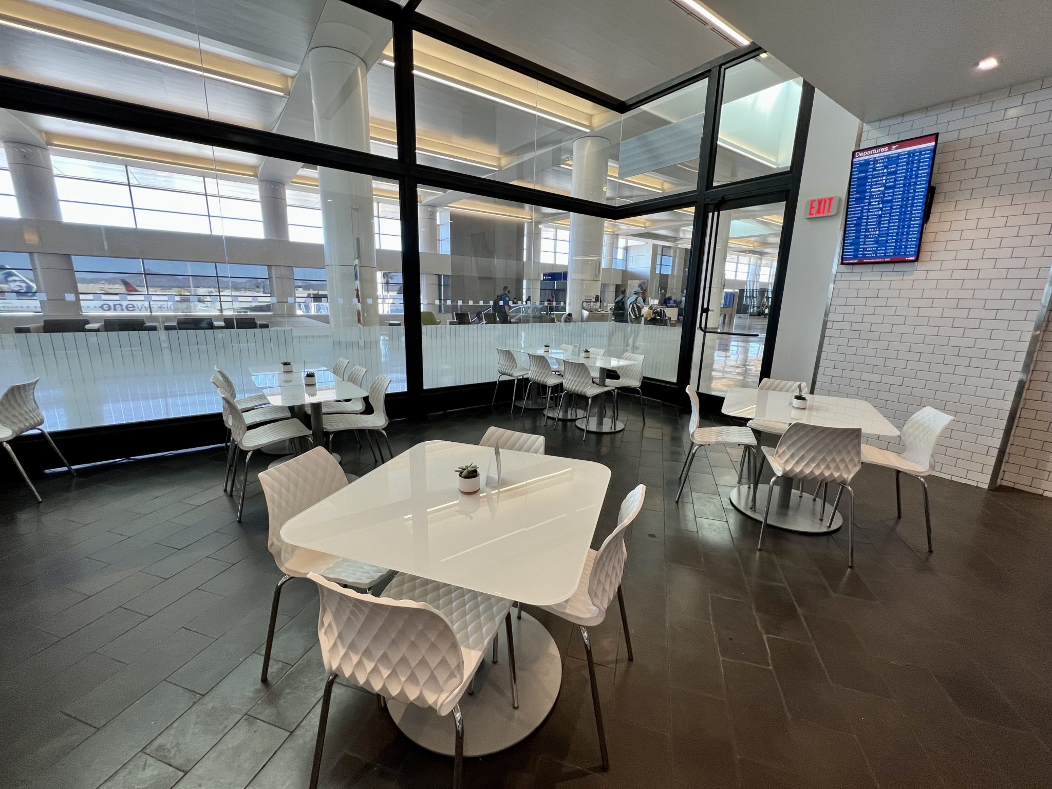 Tiny But Pretty Escape Lounge in Phoenix Terminal 3 Review