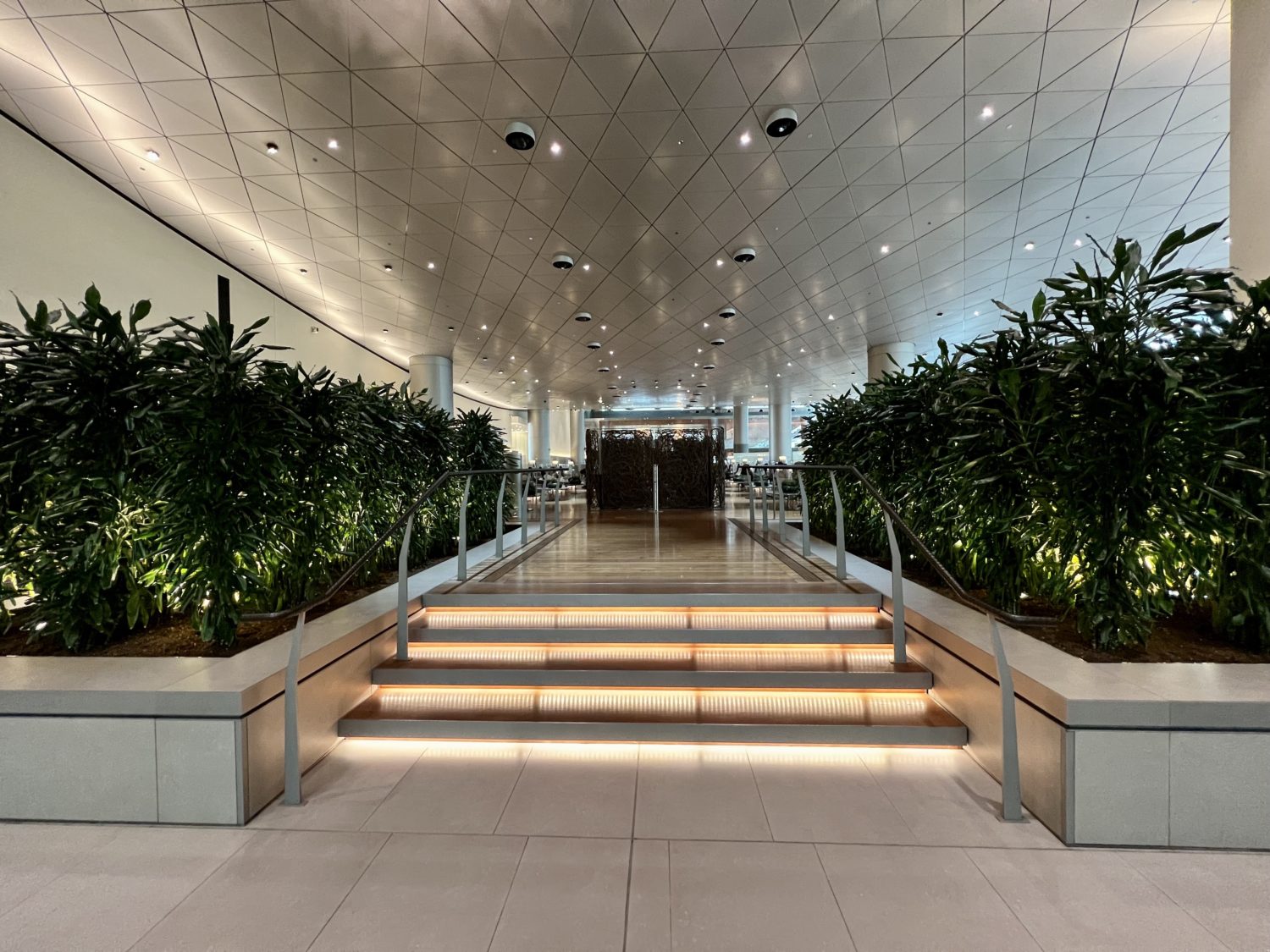 Qatar Airways Opens Al Mourjan Business Lounge – The Garden in Doha –  Travel Spill