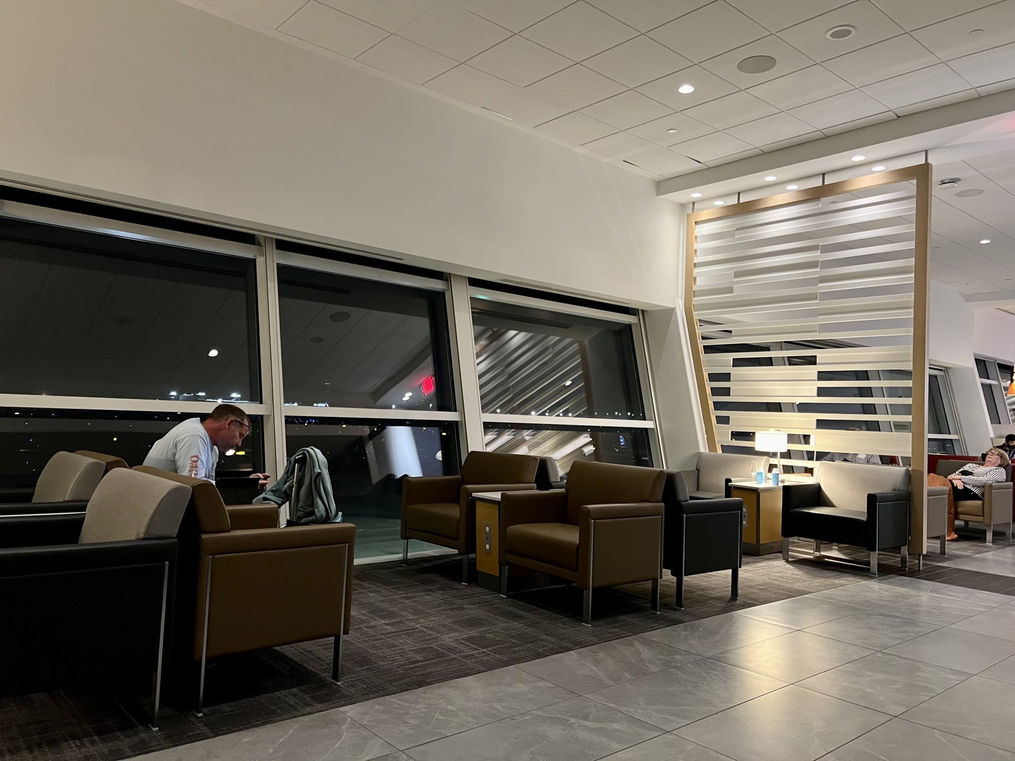 Review American Flagship Lounge Dallas (DFW) Thrifty Traveler