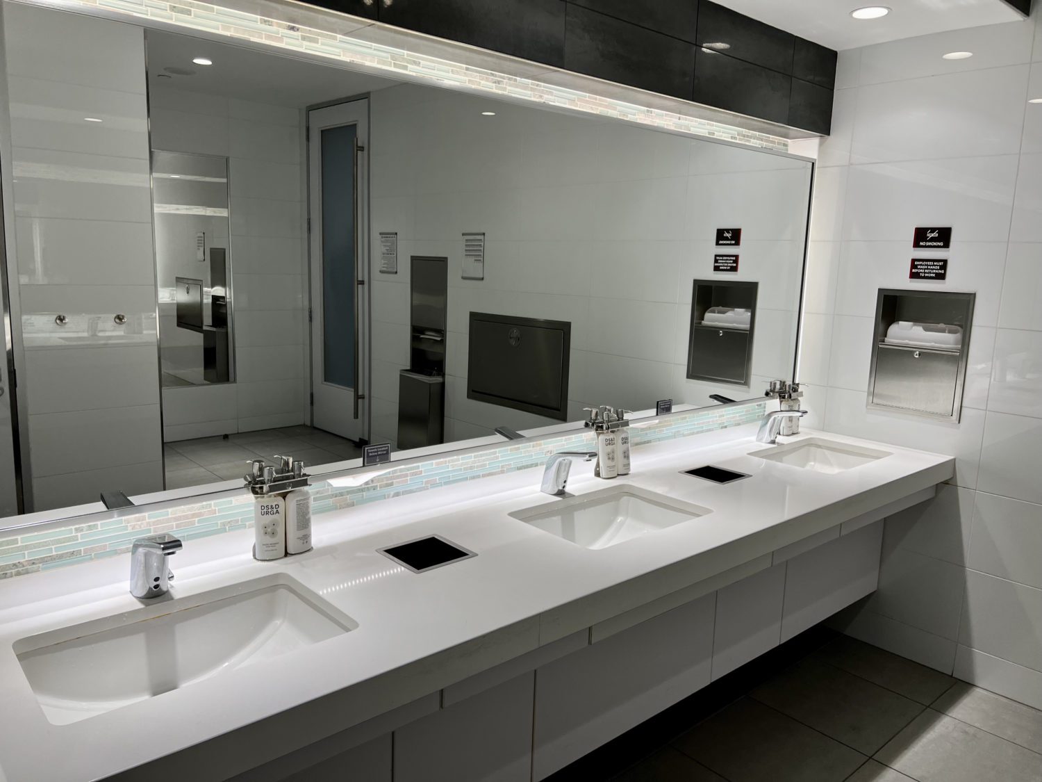flagship lounge dallas restroom