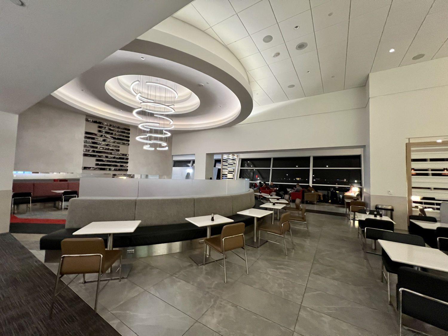 Review: American Flagship Lounge Dallas (DFW) | Thrifty Traveler