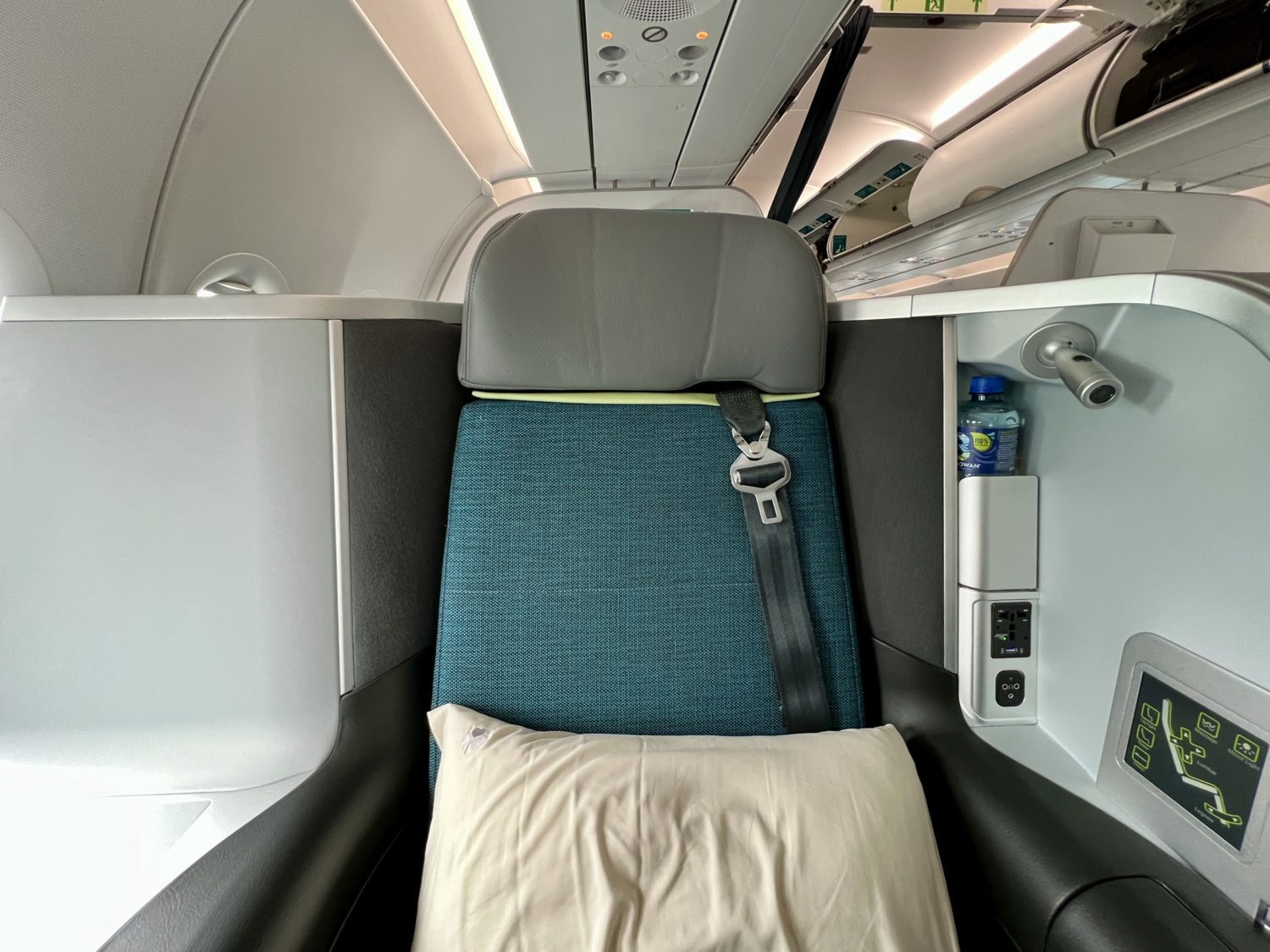 aer lingus business class seat  Aer Lingus Business Class Review, A321 Dublin to Washington, DC &#8211; Thrifty Traveler aer lingus business class seat 2 scaled