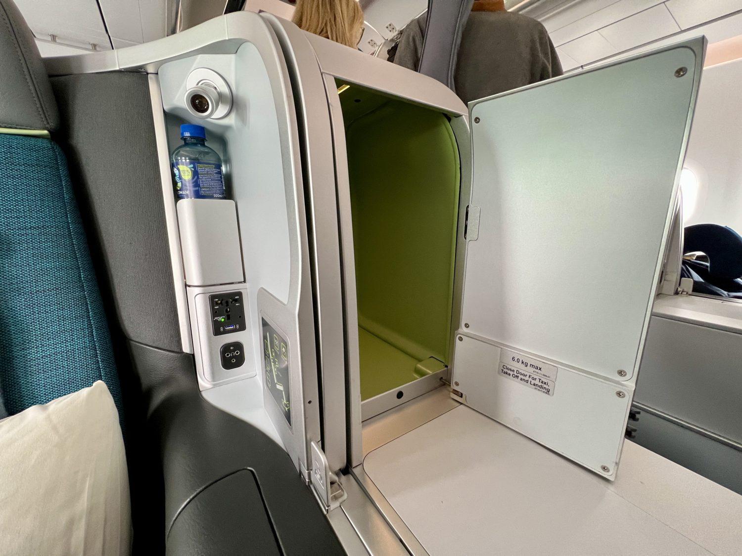 aer lingus business class storage