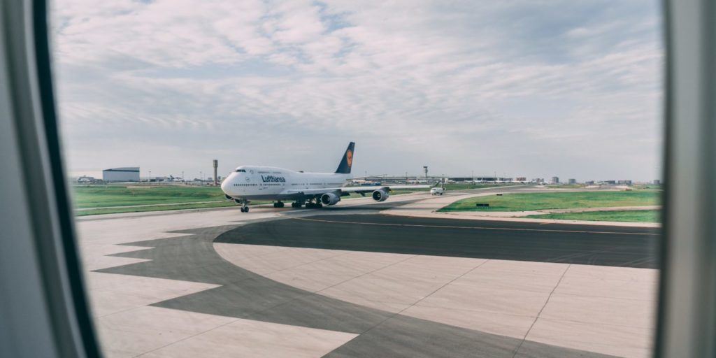 Flight Prices Have Dropped (Again) By Nearly 8%, Report Shows 9 flight prices dropping