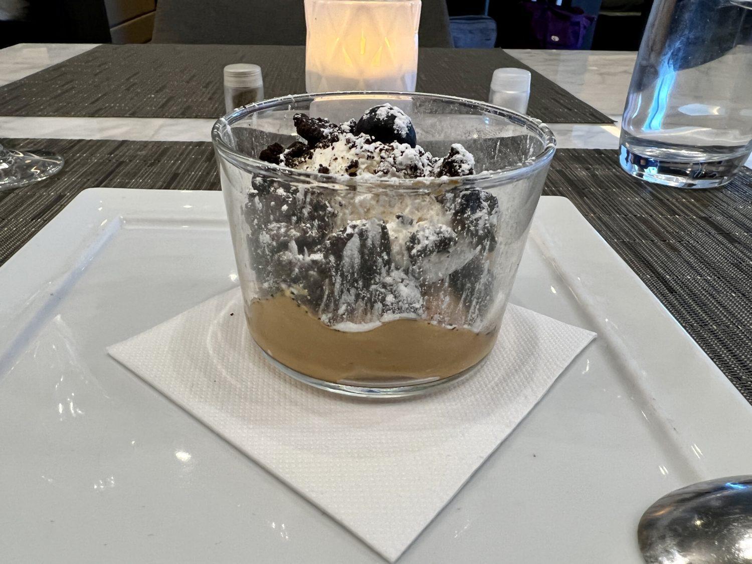 united polaris lounge chicago dessert