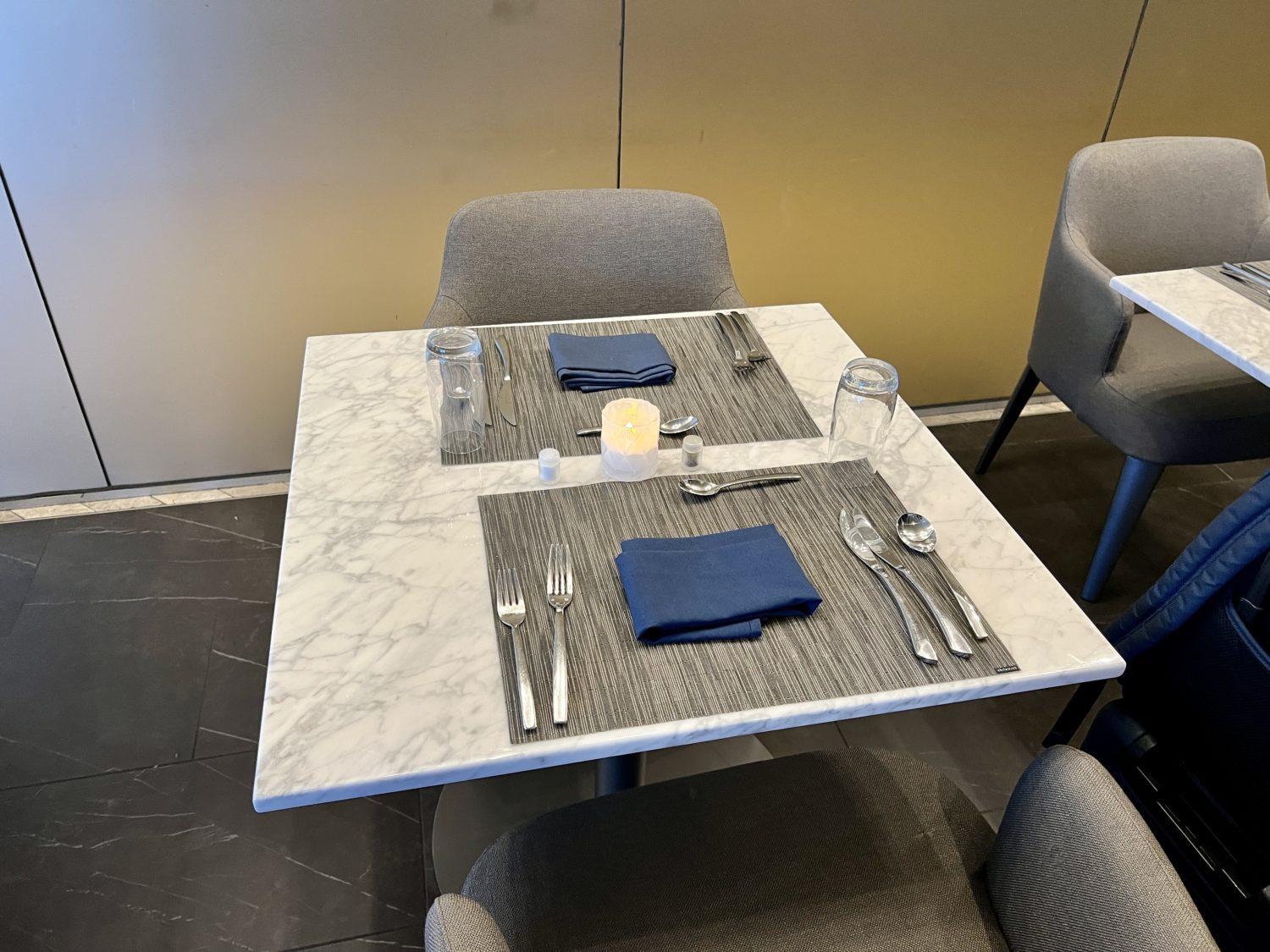 united polaris lounge chicago dining room