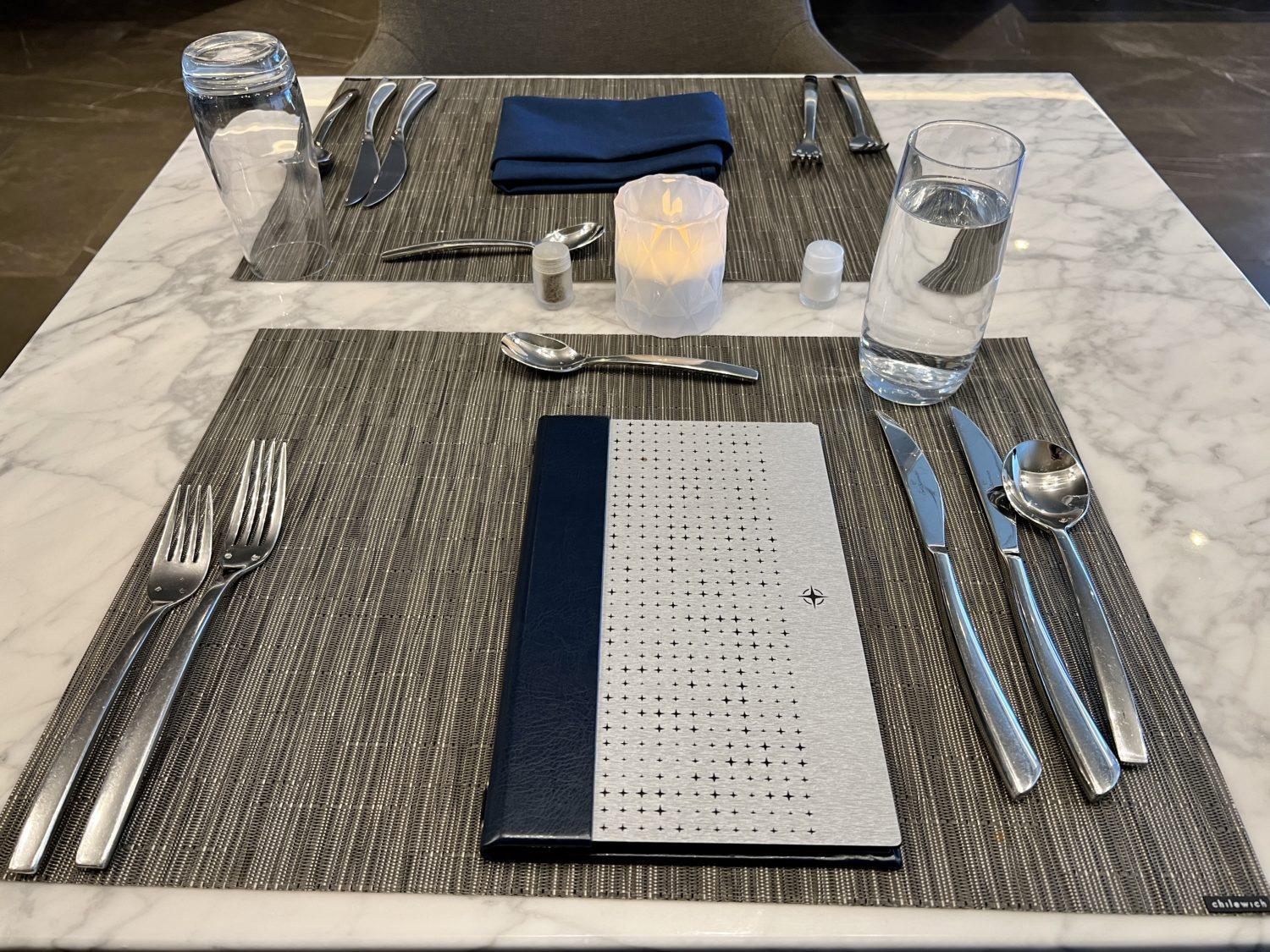 united polaris lounge chicago dining room