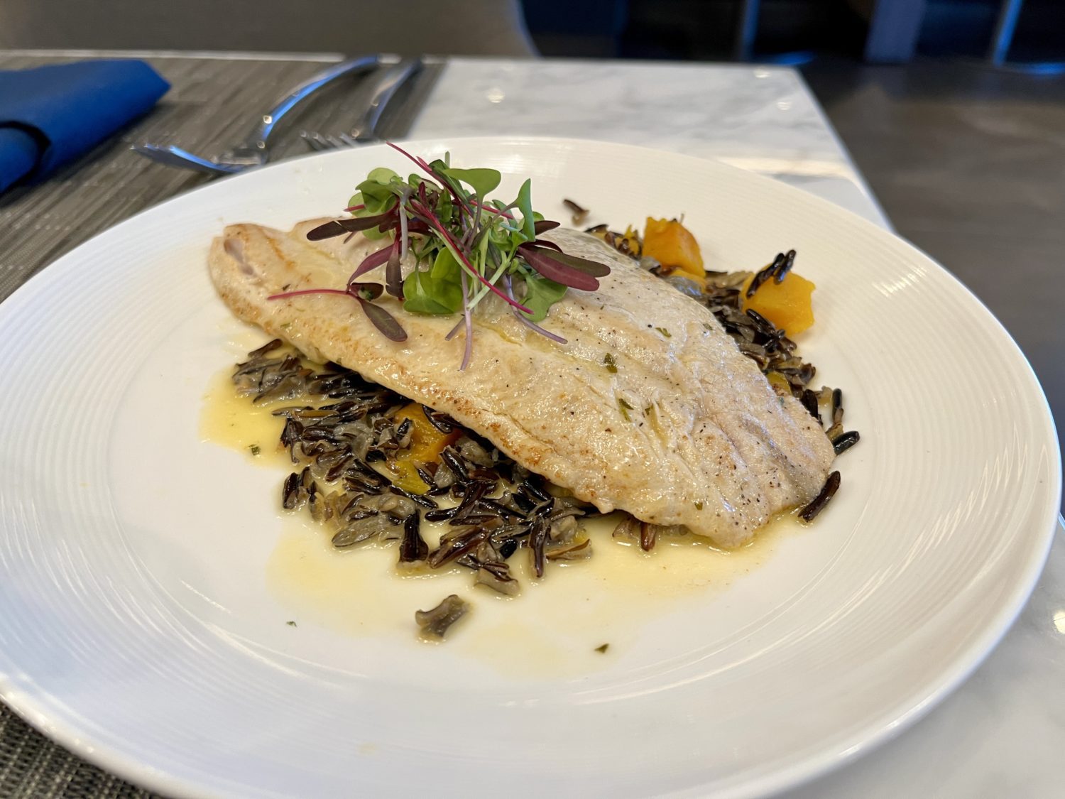 united polaris lounge chicago dinner  Review: United Polaris Lounge Chicago (ORD) &#8211; Thrifty Traveler united polaris lounge chicago fish scaled