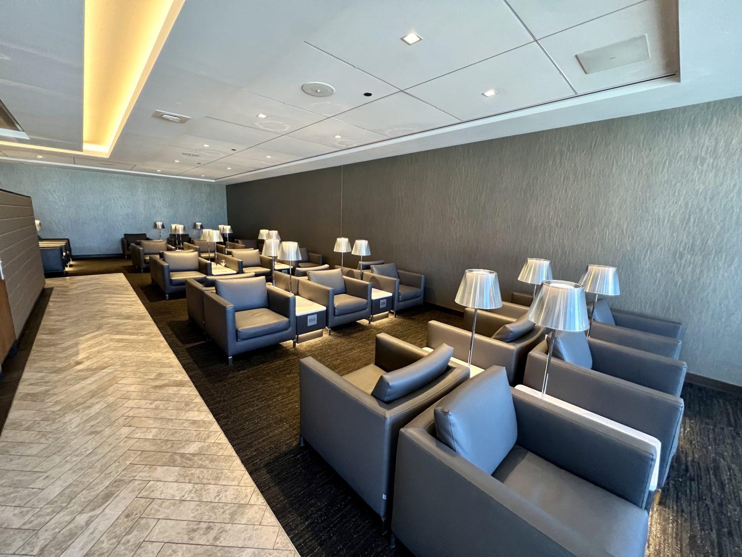 united polaris lounge chicago seating