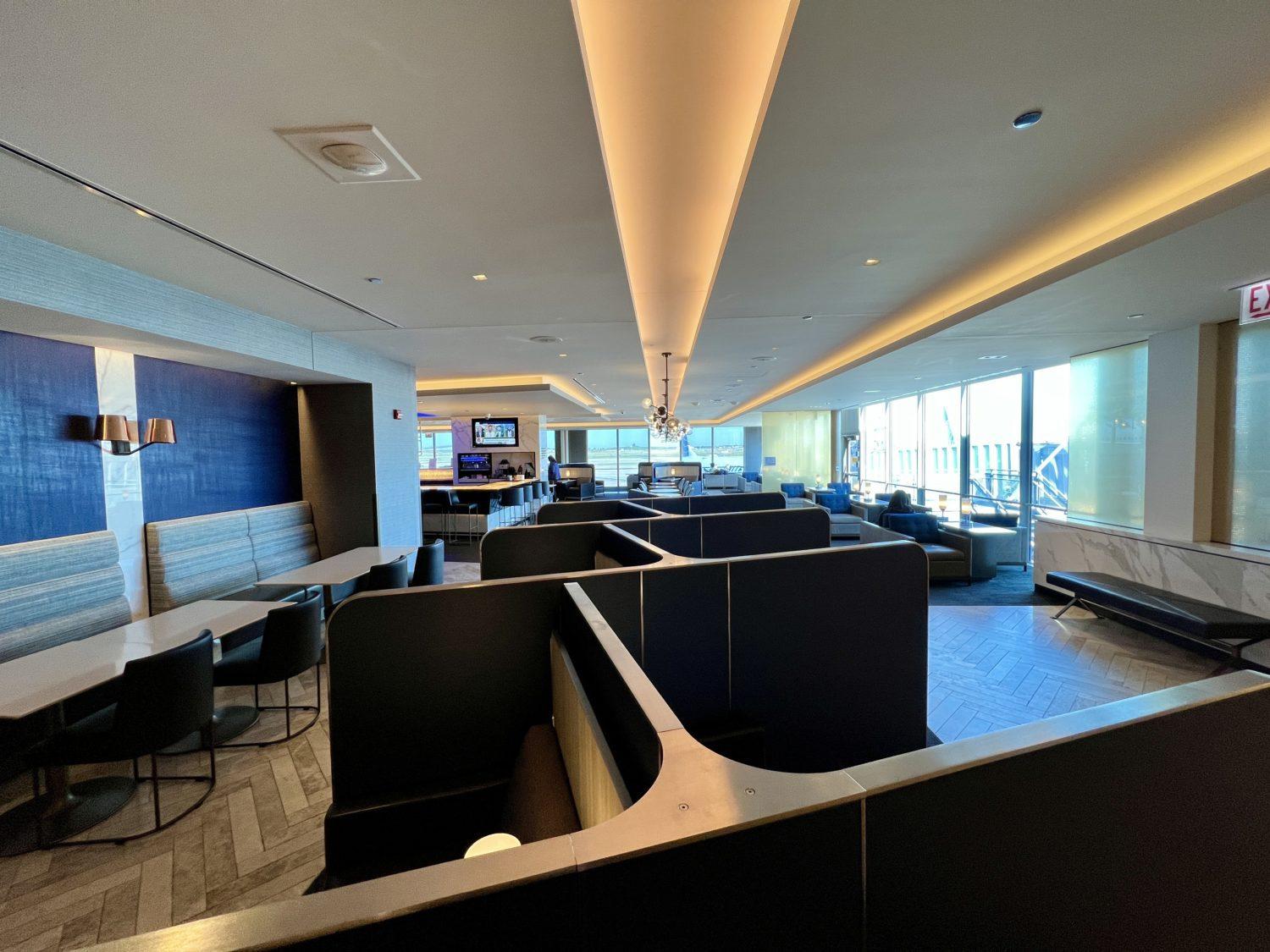 united polaris lounge chicago