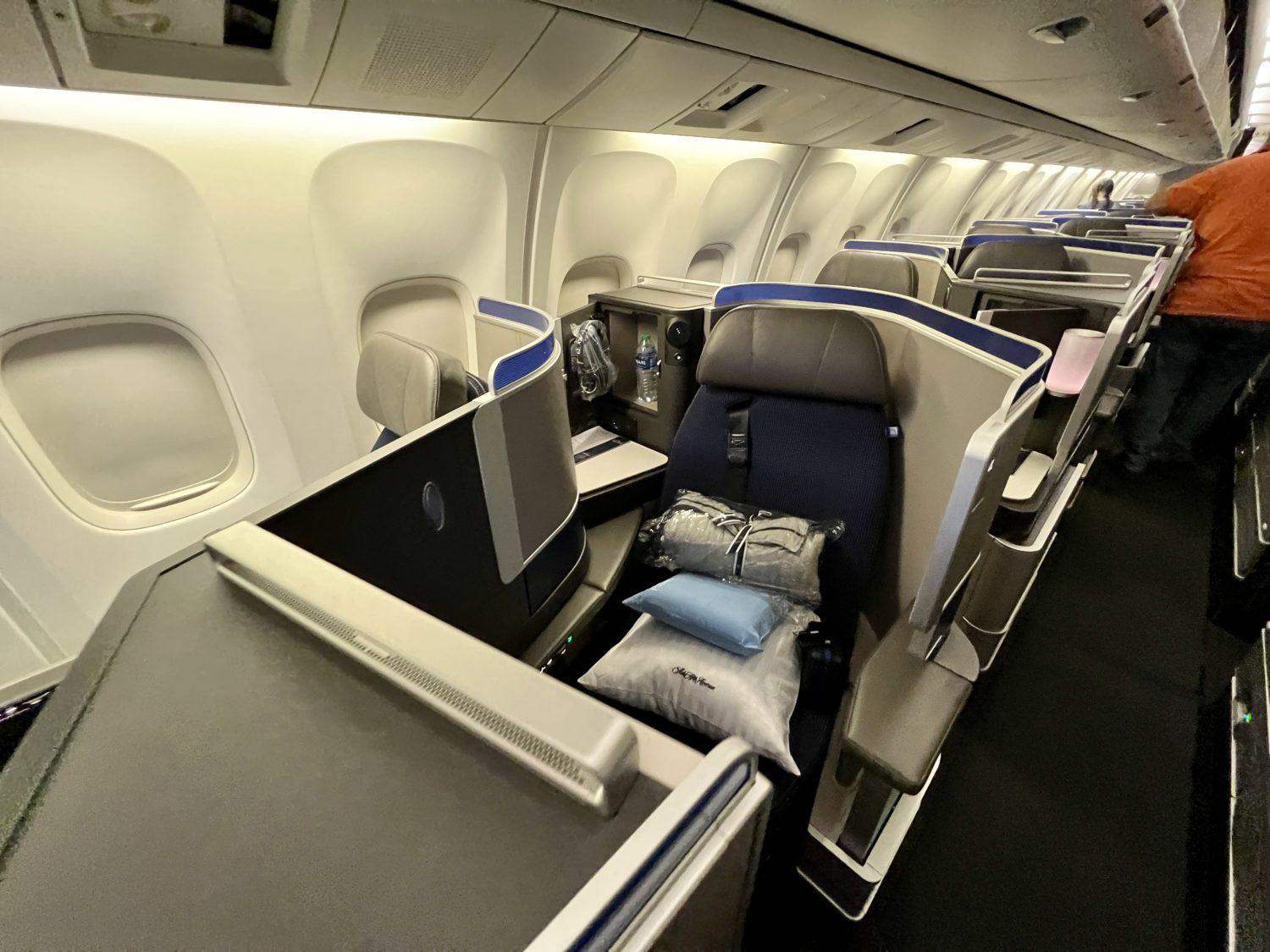 united polaris business class seat