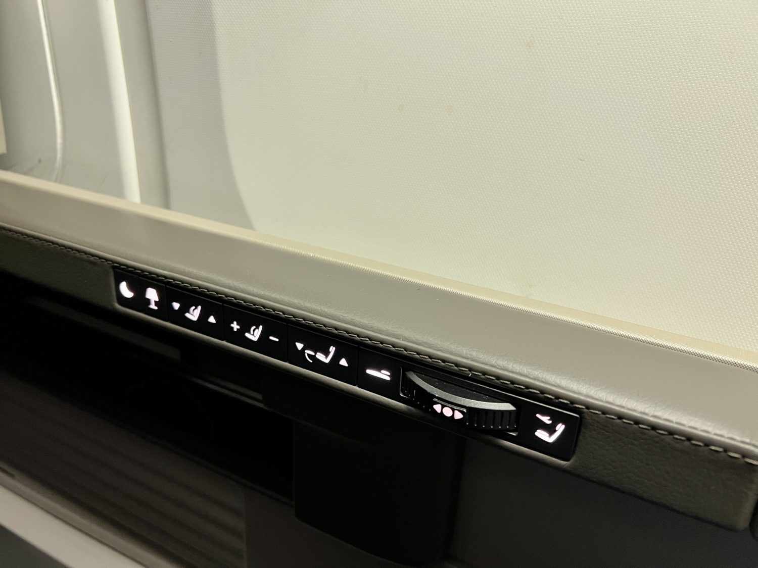 united polaris seat controls  United Polaris Business Class Review on the 767-300 &#8211; Thrifty Traveler united polaris seat controls scaled