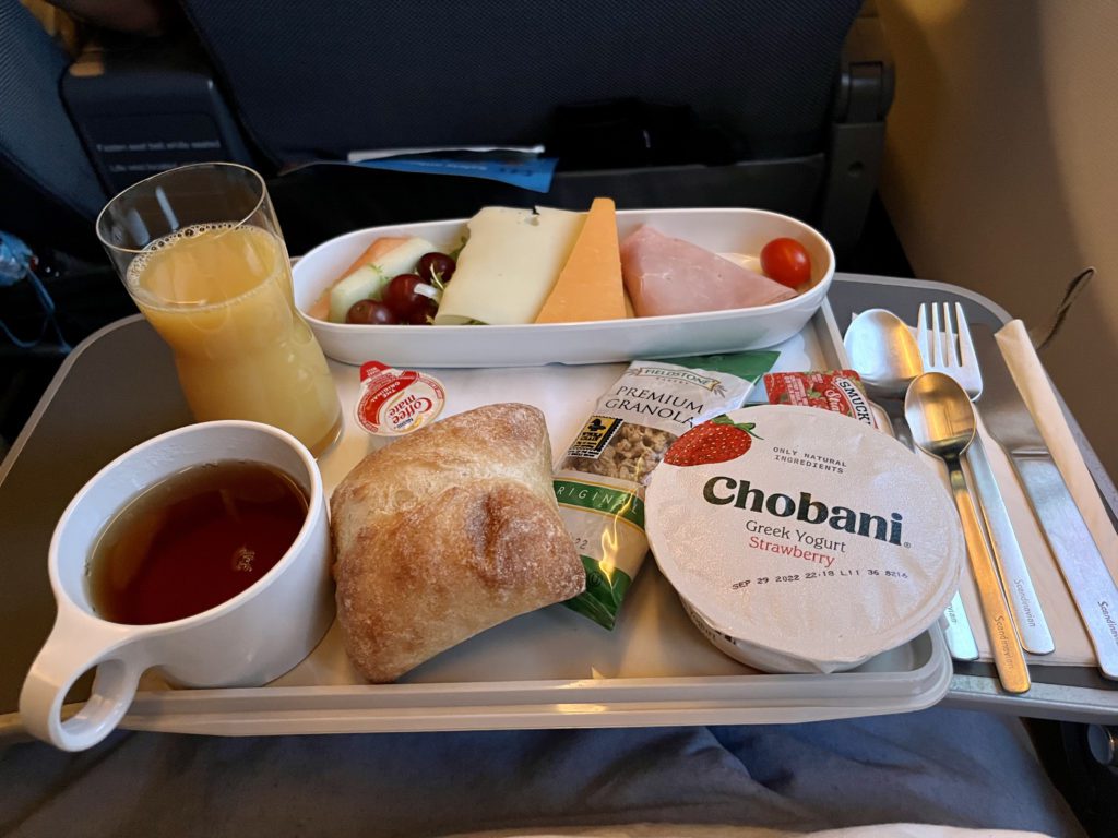 sas premium economy breakfast  Flight Review: SAS Premium Economy on the Airbus A330 &#8211; Thrifty Traveler sas premium economy breakfast 1024x768
