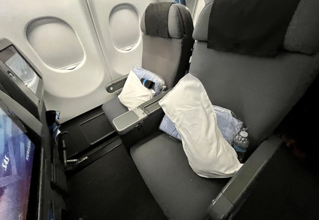 sas premium economy seat  Flight Review: SAS Premium Economy on the Airbus A330 &#8211; Thrifty Traveler sas premium economy seat 1024x708