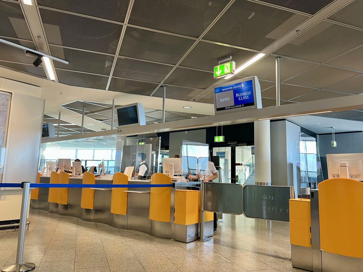 Singapore boarding gate seating area