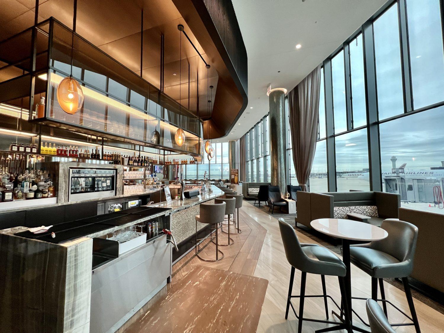 delta sky club chicago bar seating