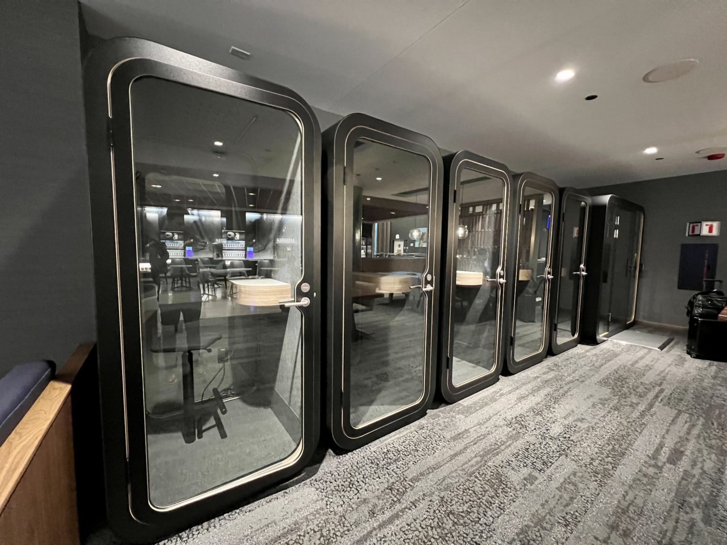 delta sky club chicago phone booths