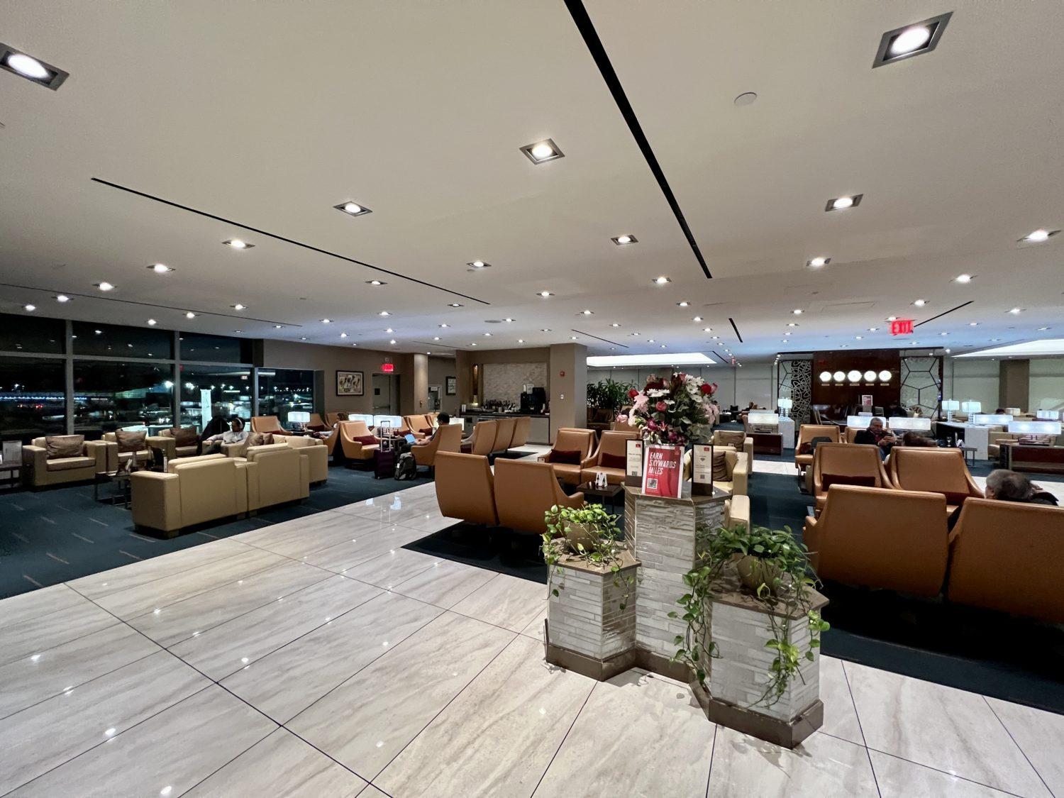 emirates lounge jfk